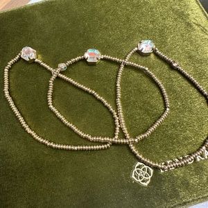 The Kendra Scott Tomon Stretch Bracelet in Gold Dichroic Glass